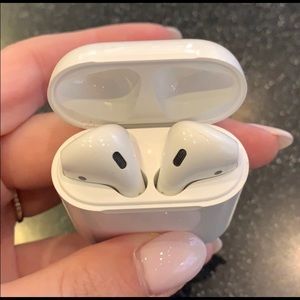 Apple AirPods (2nd generation)